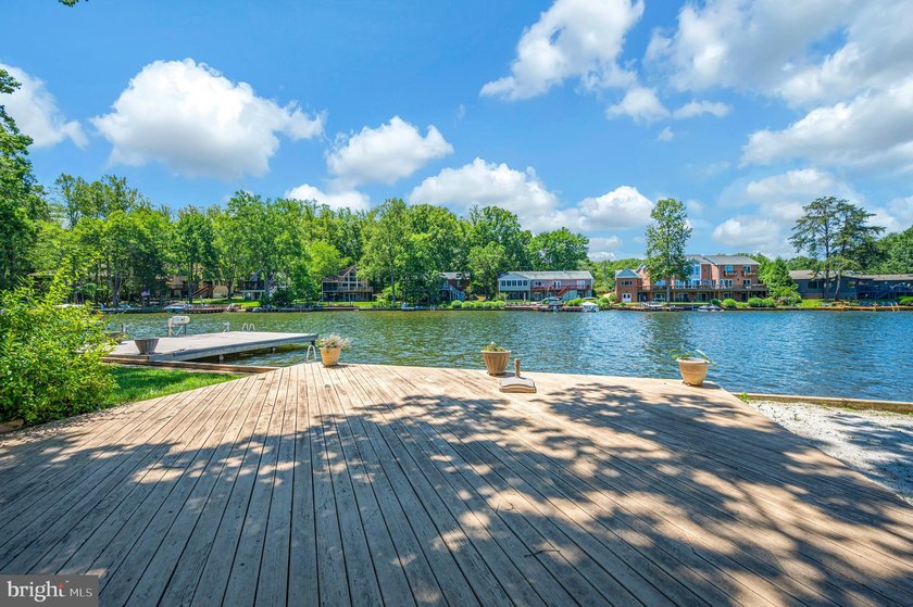 Nestled in a peaceful cove with stunning main lake views and - photo 43