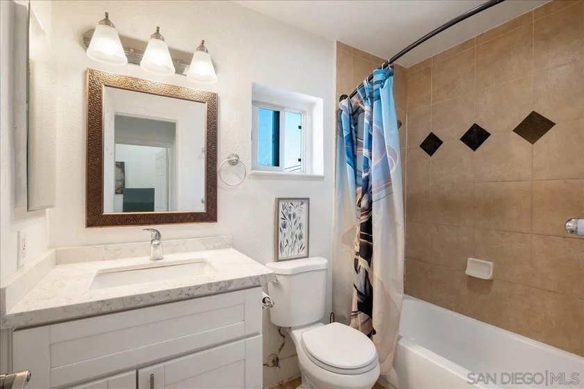 Motivated seller! SHORT SALE : Welcome to this updated 2-bedroom - photo 7