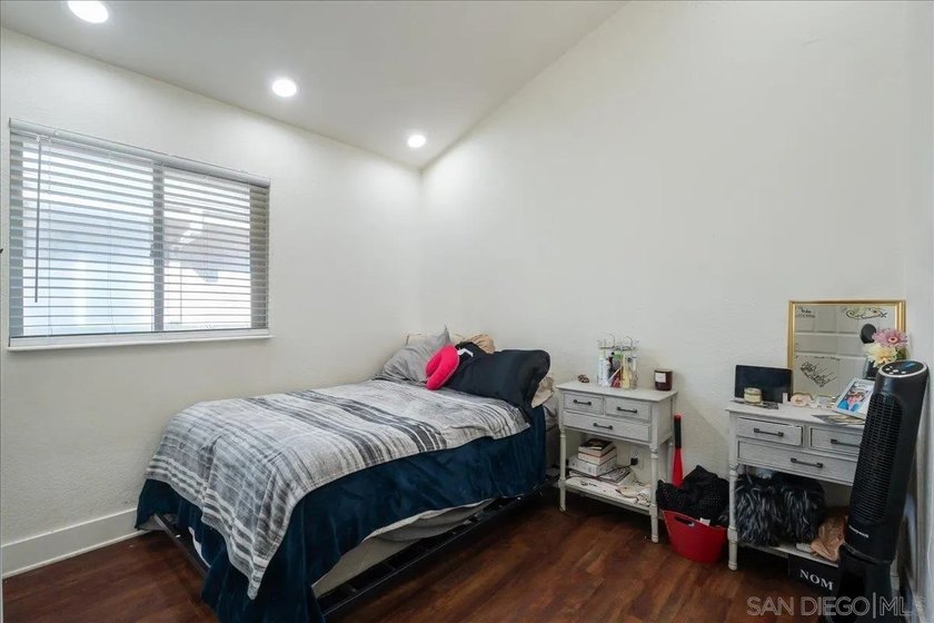 Motivated seller! SHORT SALE : Welcome to this updated 2-bedroom - photo 8