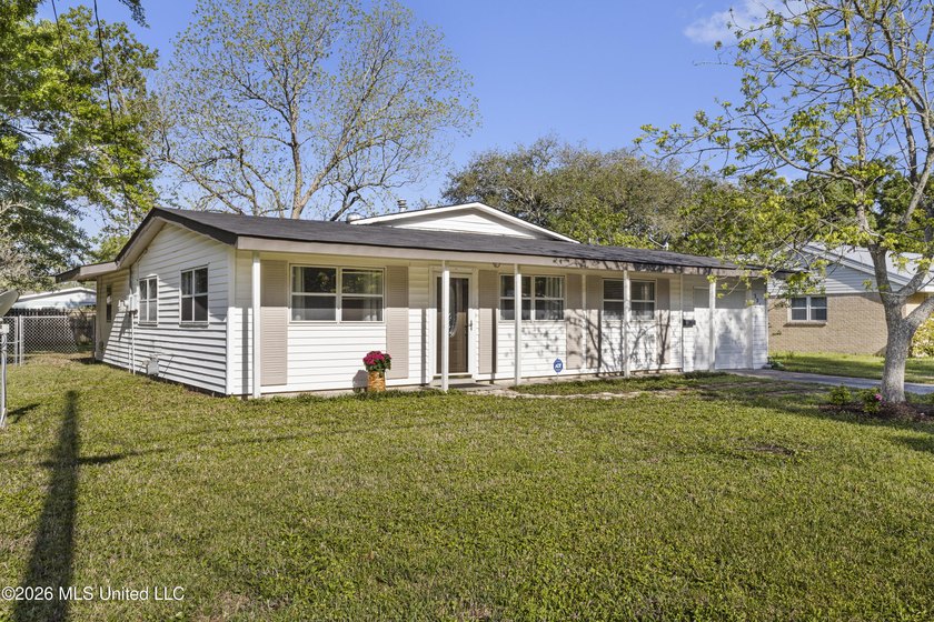 Great home with all new roof, water heater, and a/c. Well - photo 3