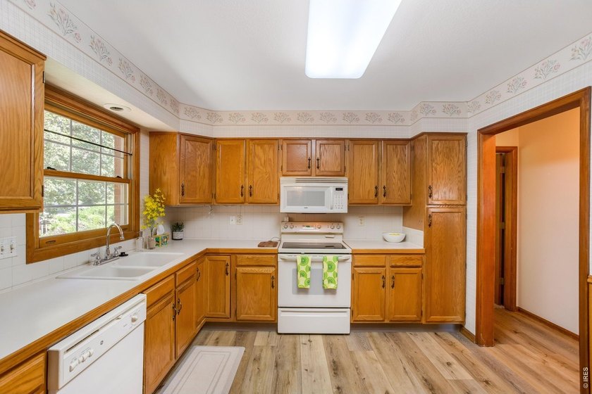 Enjoy living in this beautifully maintained paired patio home - photo 11