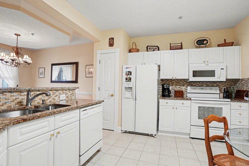 Experience the perfect blend of low-maintenance living and - photo 12