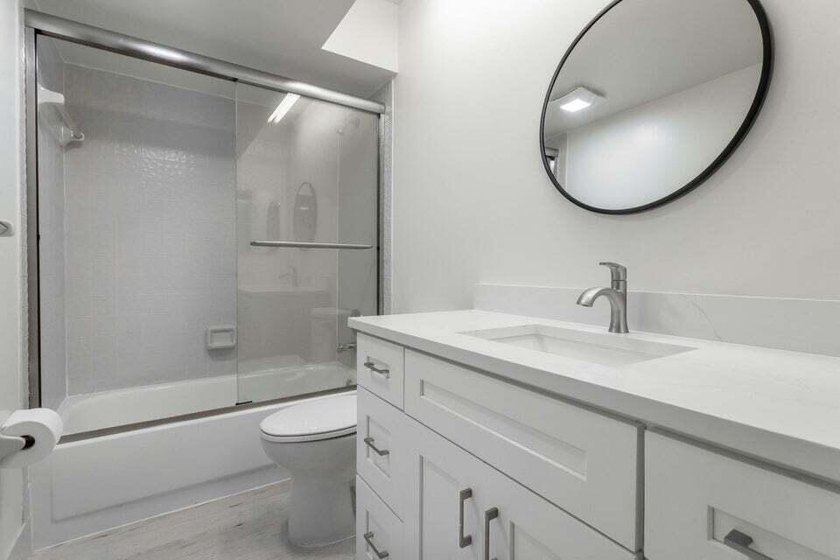 Make this beautifully remodeled 2-bedroom, 2-bath villa in - photo 20