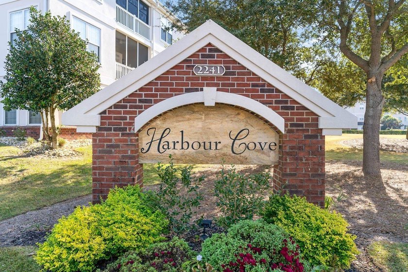 Experience the perfect blend of low-maintenance living and - photo 34