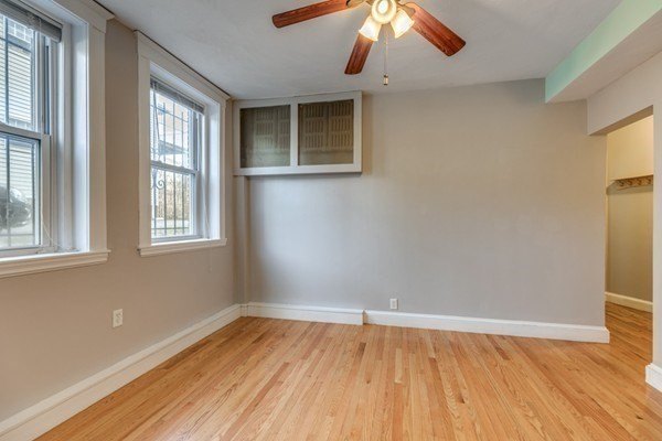 Fantastic opportunity to own a bright and well-maintained - photo 4