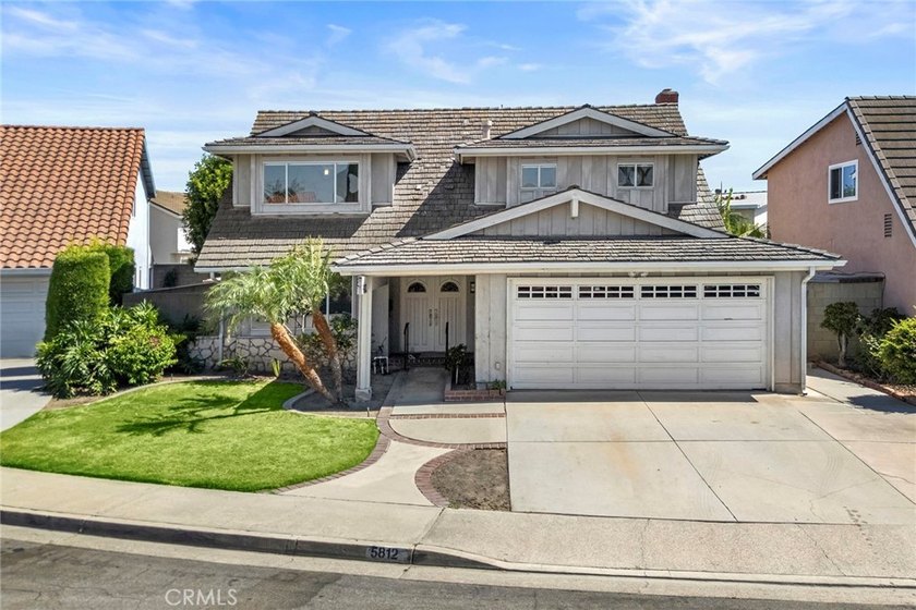 A value packed multi-generational residence awaits, set within a - photo 2