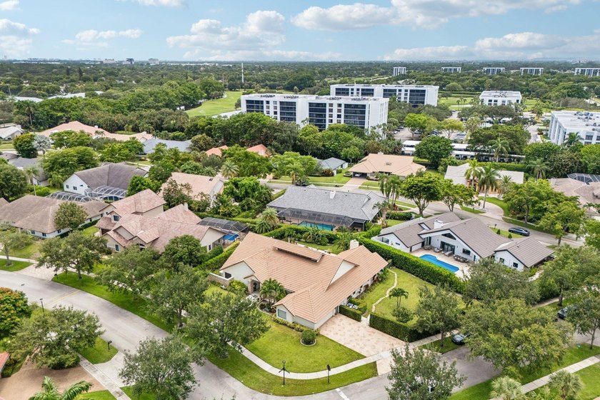 Gorgeous move-in ready 4 Bed/4 Bath home on an extra large - photo 42
