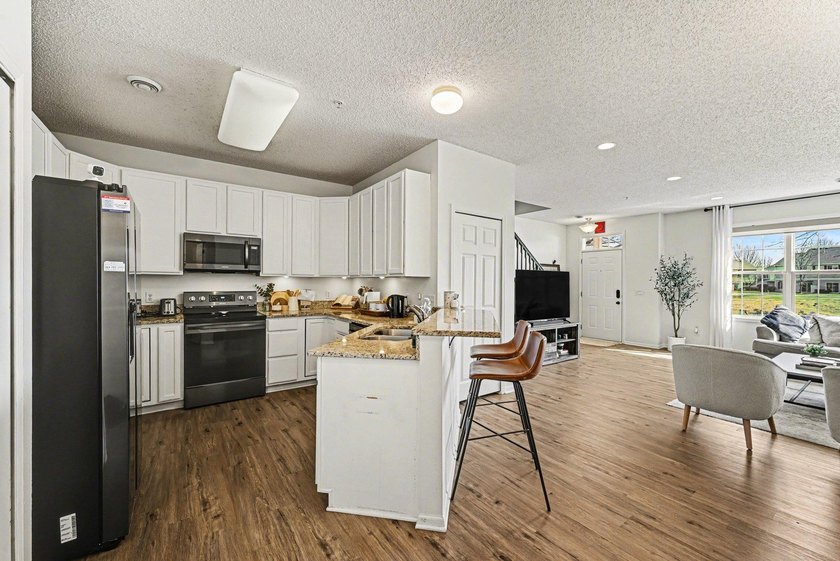 Welcome to one of Club West's most desirable townhome locations - photo 7