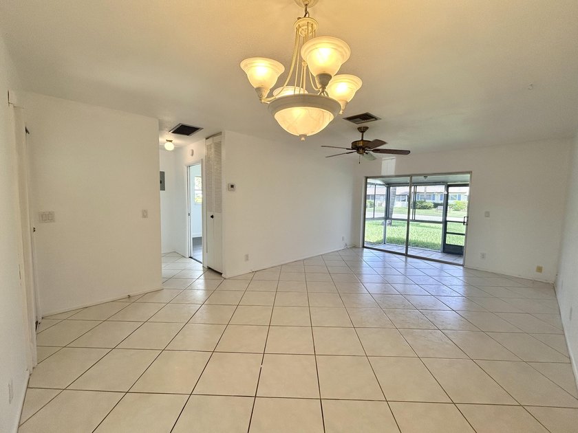 Lovely 1 bedroom 1 bath CORNER VILLA located in the 55+ - photo 14