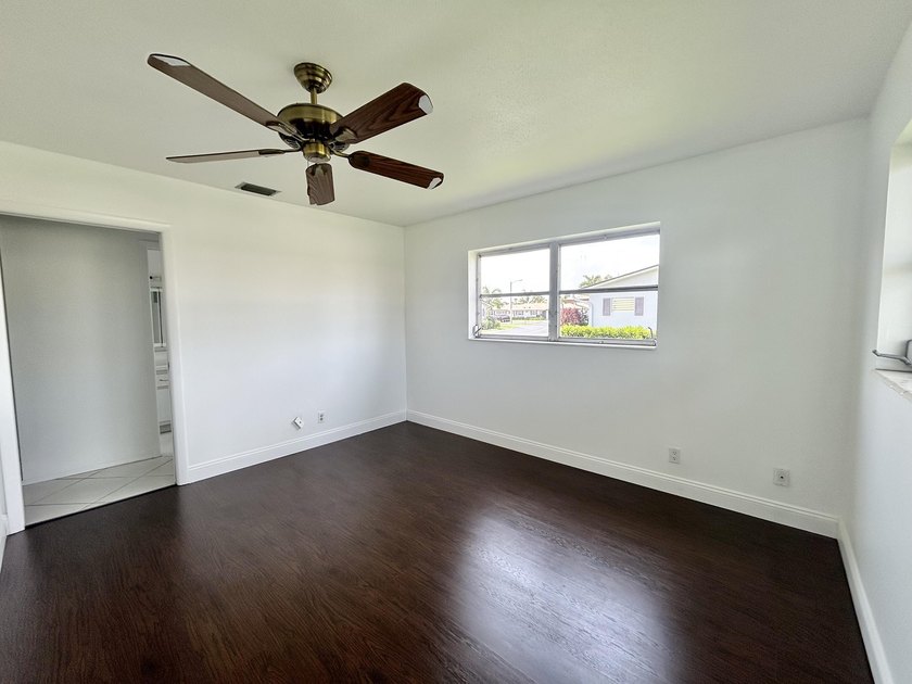 Lovely 1 bedroom 1 bath CORNER VILLA located in the 55+ - photo 20