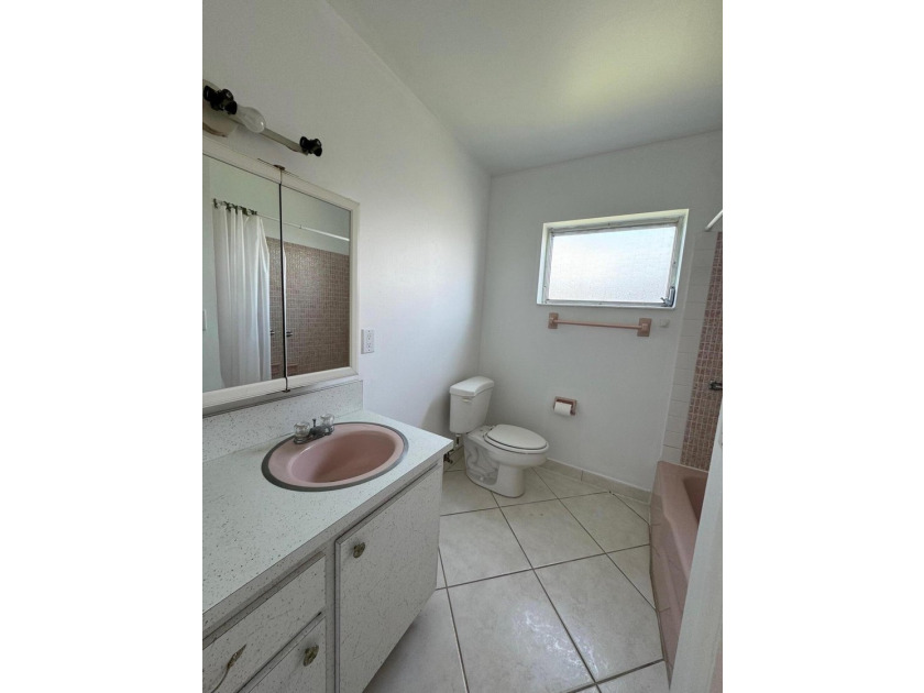 Lovely 1 bedroom 1 bath CORNER VILLA located in the 55+ - photo 22