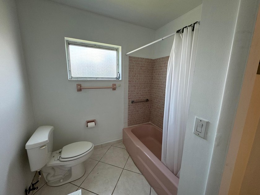 Lovely 1 bedroom 1 bath CORNER VILLA located in the 55+ - photo 23