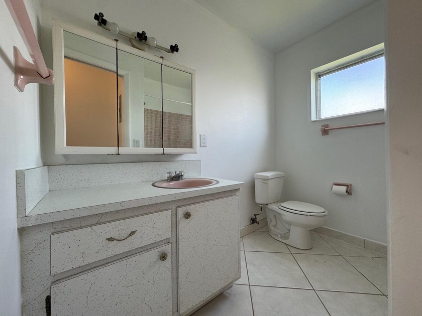 Lovely 1 bedroom 1 bath CORNER VILLA located in the 55+ - photo 25