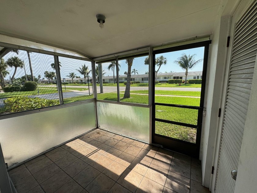 Lovely 1 bedroom 1 bath CORNER VILLA located in the 55+ - photo 28