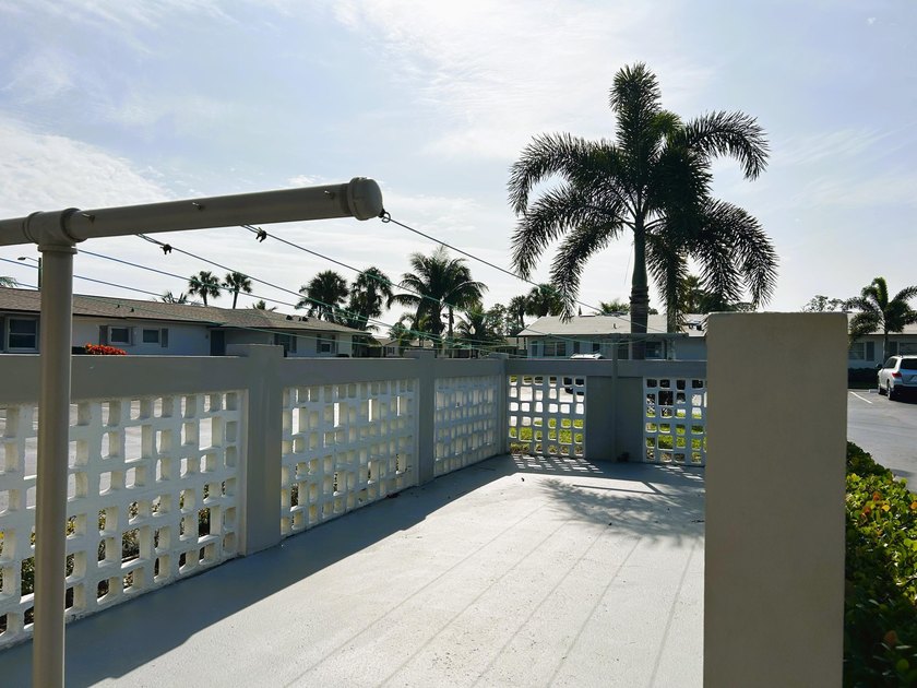 Lovely 1 bedroom 1 bath CORNER VILLA located in the 55+ - photo 33