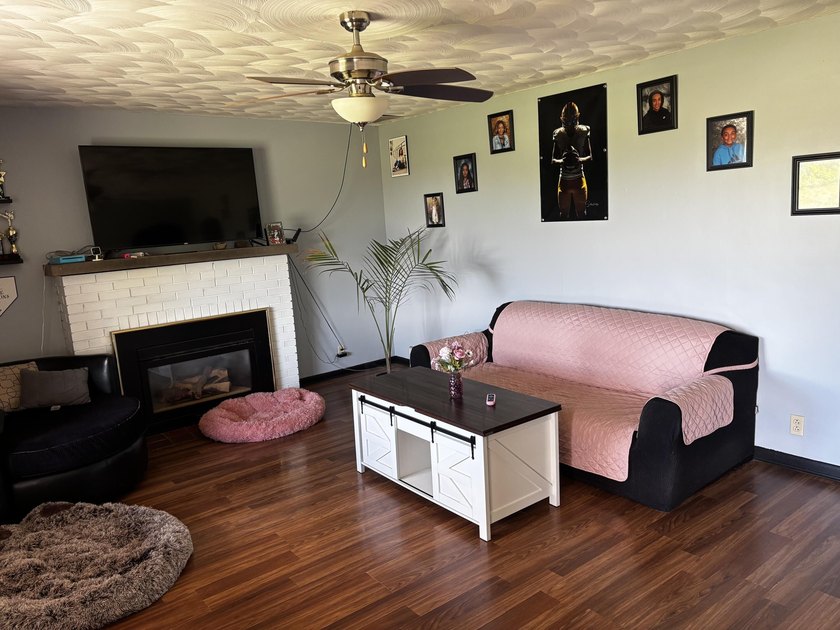4BR, 1.5BA home with over 1900 sq ft of living space on a - photo 4