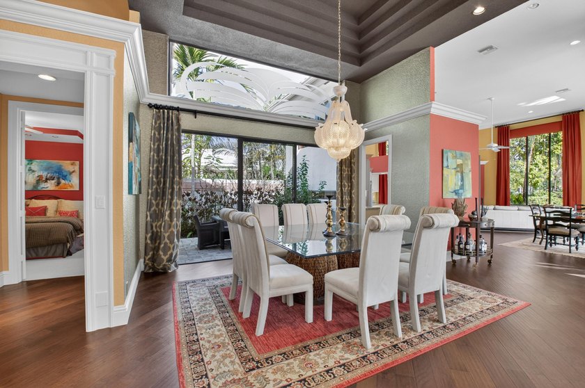 FABULOUS CUSTOM DESIGNED COURTYARD HOME. ONE STORY MAIN HOUSE - photo 13