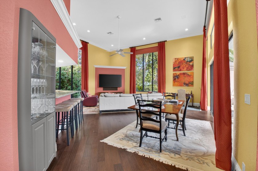 FABULOUS CUSTOM DESIGNED COURTYARD HOME. ONE STORY MAIN HOUSE - photo 16