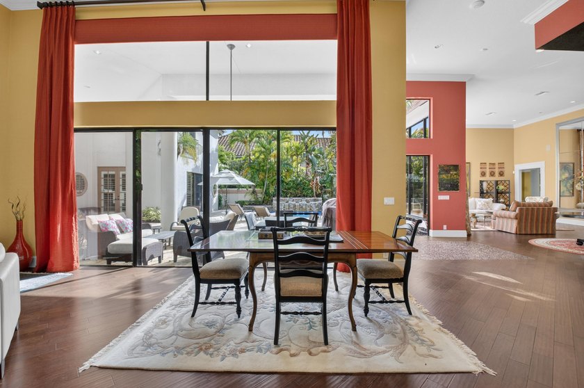 FABULOUS CUSTOM DESIGNED COURTYARD HOME. ONE STORY MAIN HOUSE - photo 17