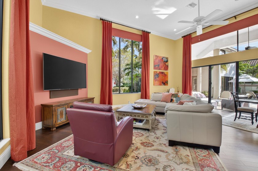 FABULOUS CUSTOM DESIGNED COURTYARD HOME. ONE STORY MAIN HOUSE - photo 18