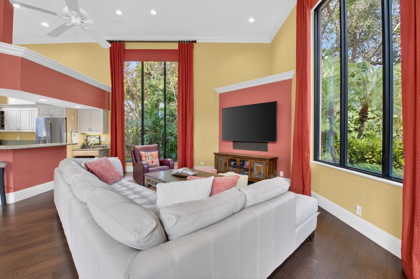 FABULOUS CUSTOM DESIGNED COURTYARD HOME. ONE STORY MAIN HOUSE - photo 19