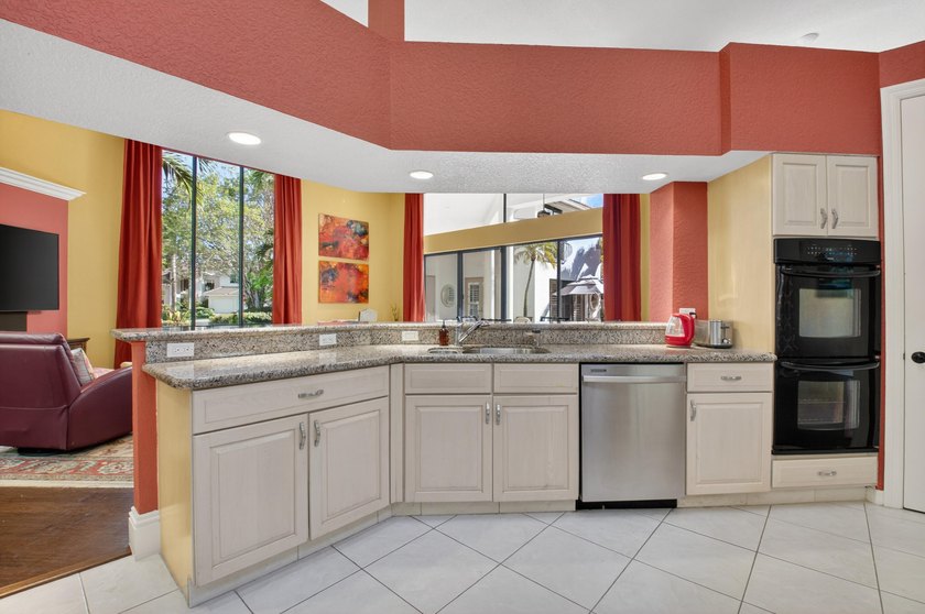 FABULOUS CUSTOM DESIGNED COURTYARD HOME. ONE STORY MAIN HOUSE - photo 23