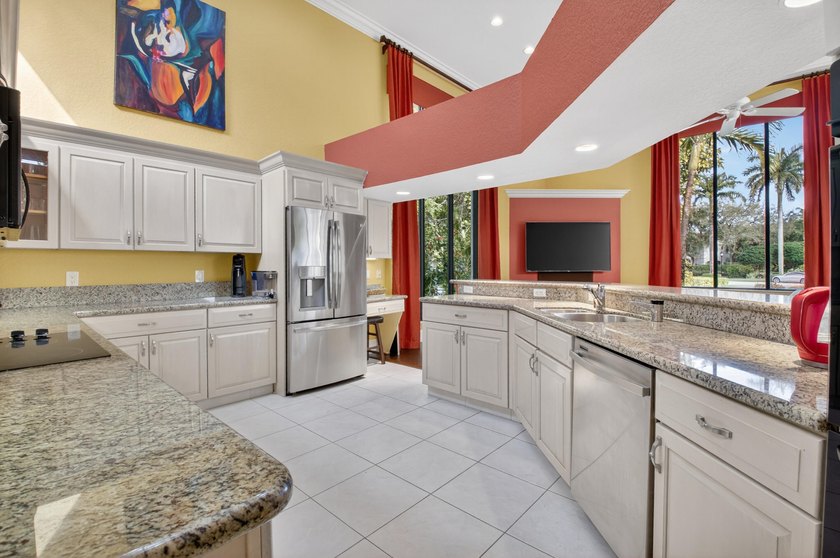 FABULOUS CUSTOM DESIGNED COURTYARD HOME. ONE STORY MAIN HOUSE - photo 25