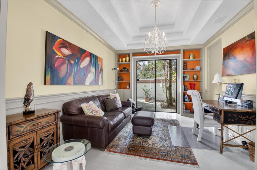 FABULOUS CUSTOM DESIGNED COURTYARD HOME. ONE STORY MAIN HOUSE - photo 26