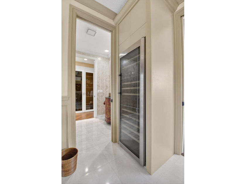 FABULOUS CUSTOM DESIGNED COURTYARD HOME. ONE STORY MAIN HOUSE - photo 27