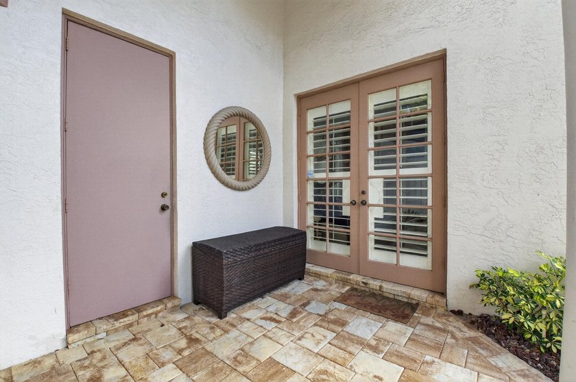 FABULOUS CUSTOM DESIGNED COURTYARD HOME. ONE STORY MAIN HOUSE - photo 38