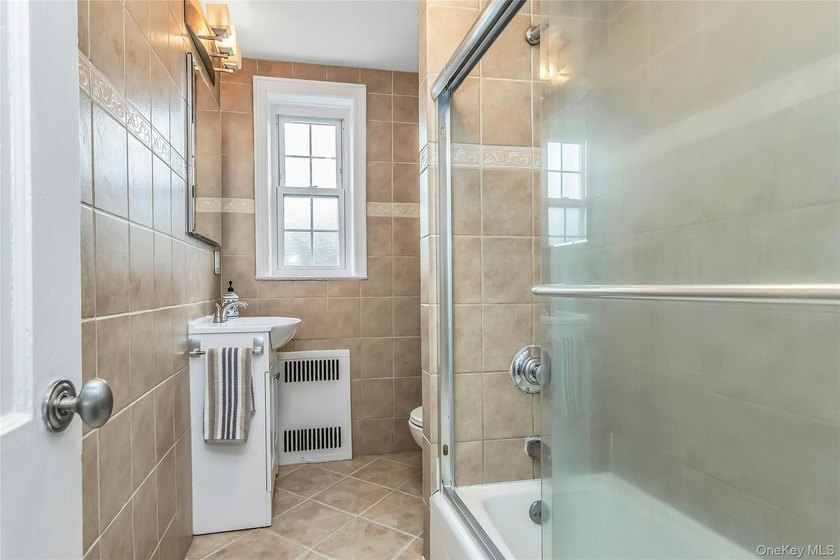 Welcome to 8 Welwyn Road, one of three sister cooperative - photo 20