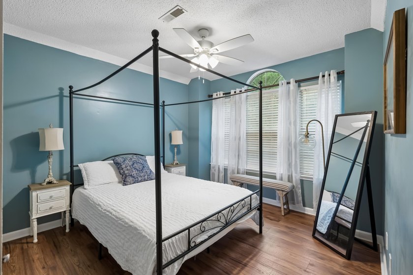 (Back on market due to buyer financing falling through. no fault - photo 22