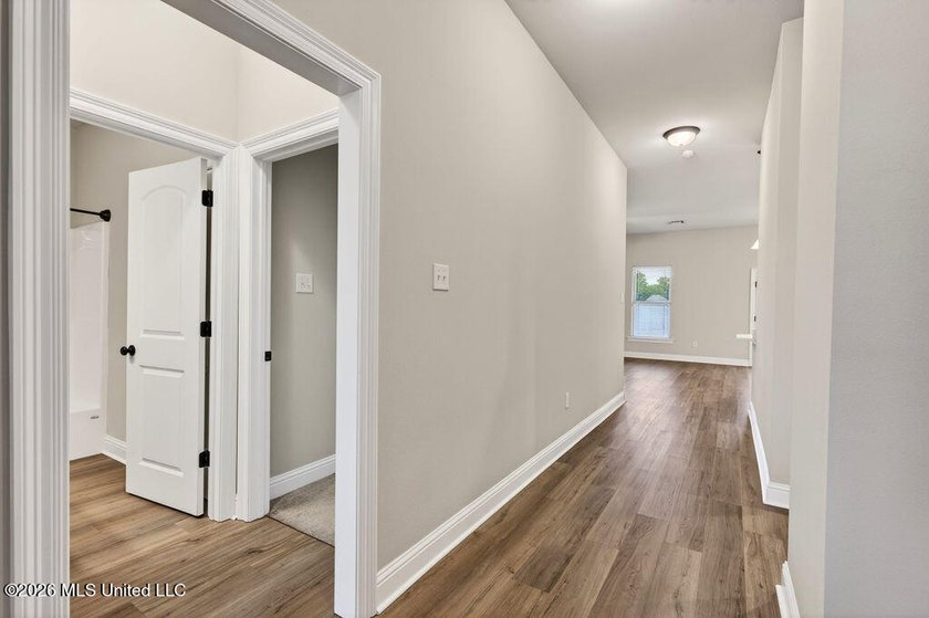Welcome home to this beautiful 3 Bedroom, 2 Bath that delivers - photo 6