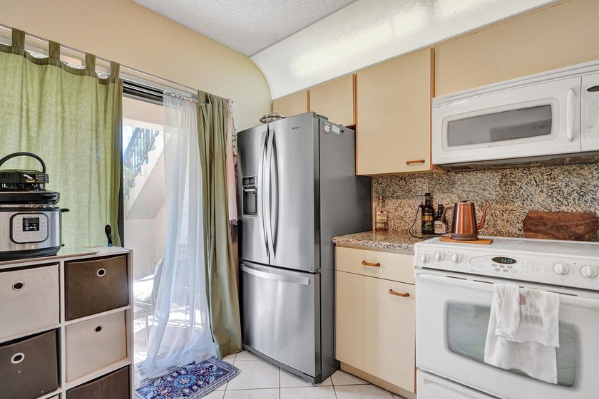 Come live in an All AGE Beautiful Community in East Boca Raton - photo 8