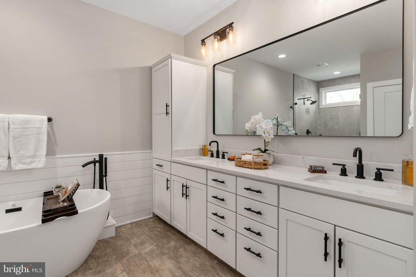 Welcome to 261 Washington St., where every detail has been - photo 31