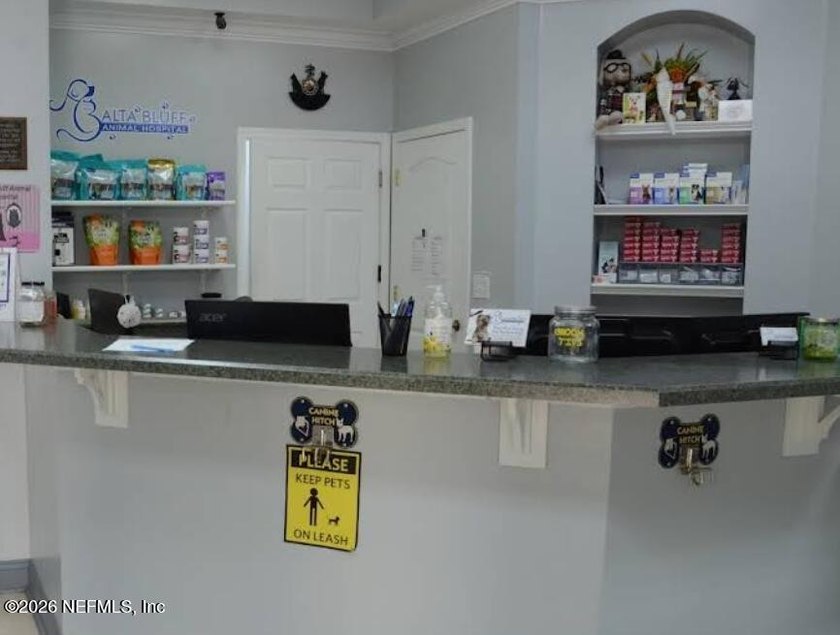 Ideally located Veterinary Hospital. THIS LISTING IS FOR - photo 4
