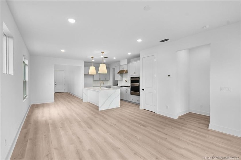This 5 bedroom 3.5 bathroom home on an oversized lot is move-in - photo 11