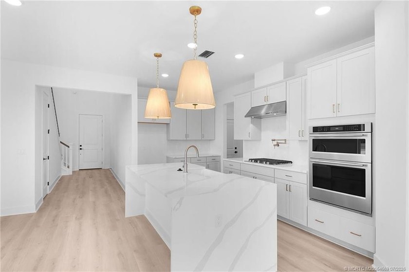 This 5 bedroom 3.5 bathroom home on an oversized lot is move-in - photo 12
