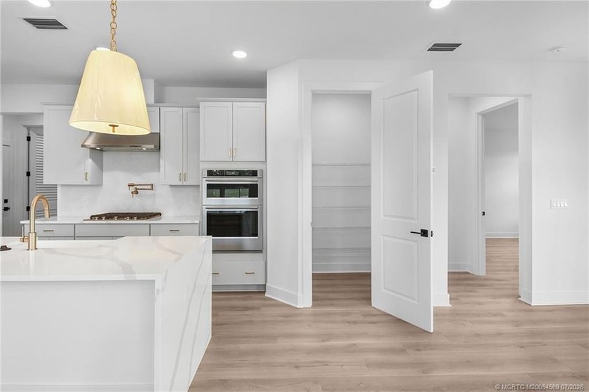 This 5 bedroom 3.5 bathroom home on an oversized lot is move-in - photo 13