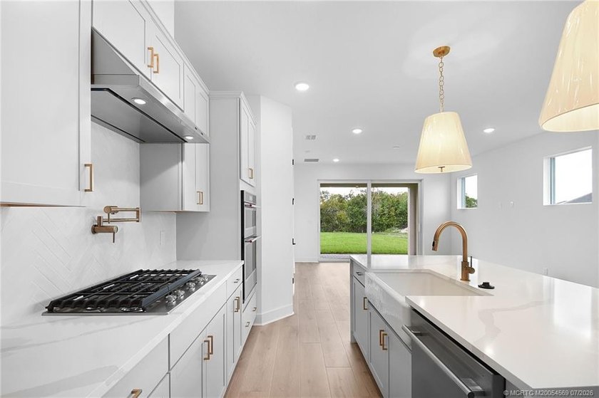 This 5 bedroom 3.5 bathroom home on an oversized lot is move-in - photo 15