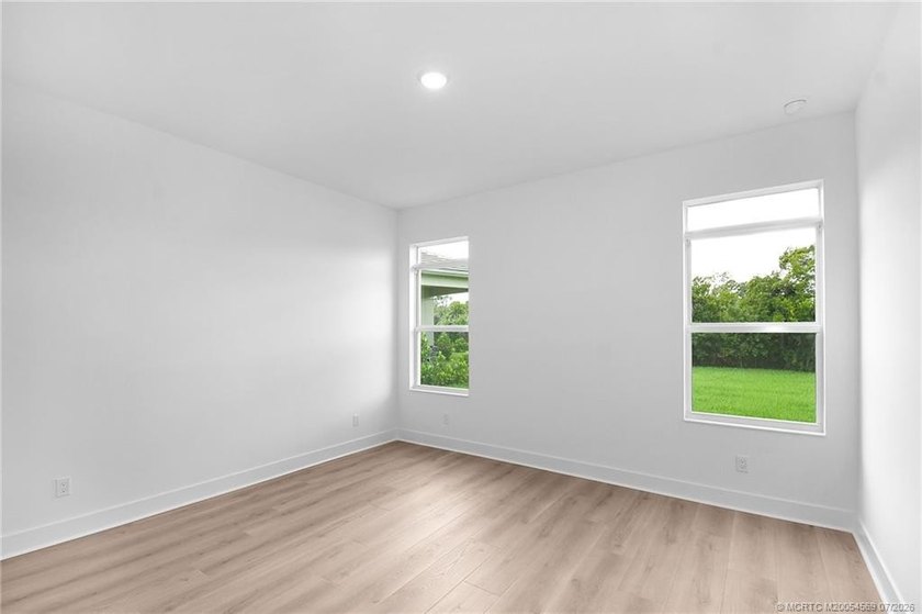 This 5 bedroom 3.5 bathroom home on an oversized lot is move-in - photo 18
