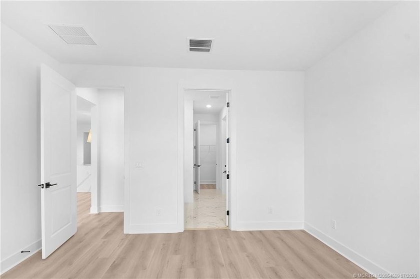 This 5 bedroom 3.5 bathroom home on an oversized lot is move-in - photo 20