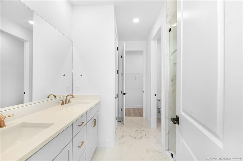 This 5 bedroom 3.5 bathroom home on an oversized lot is move-in - photo 21