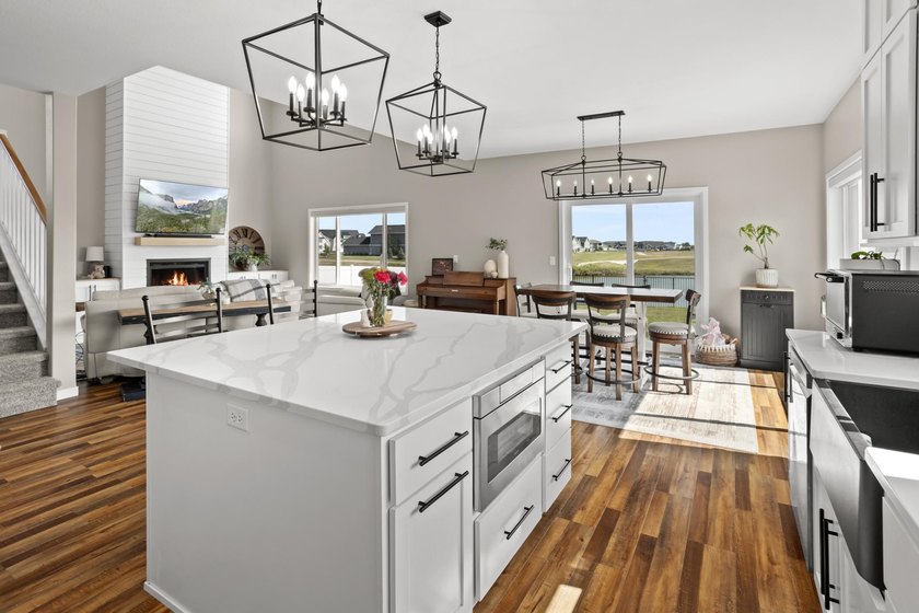 Welcome to this exceptional two-story home, perfectly situated - photo 21