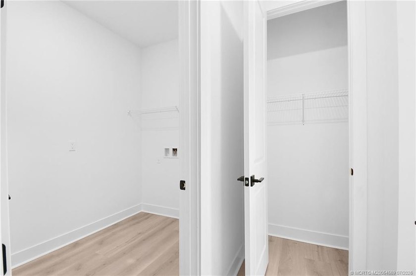 This 5 bedroom 3.5 bathroom home on an oversized lot is move-in - photo 24