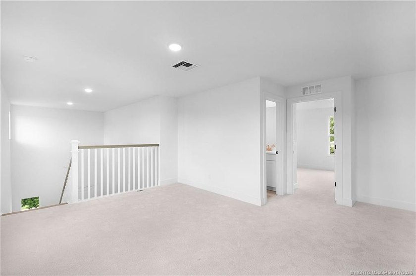 This 5 bedroom 3.5 bathroom home on an oversized lot is move-in - photo 27
