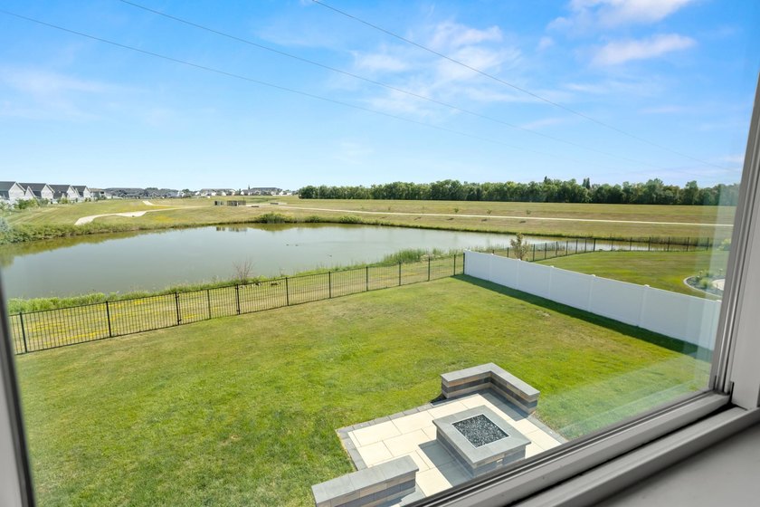 Welcome to this exceptional two-story home, perfectly situated - photo 28