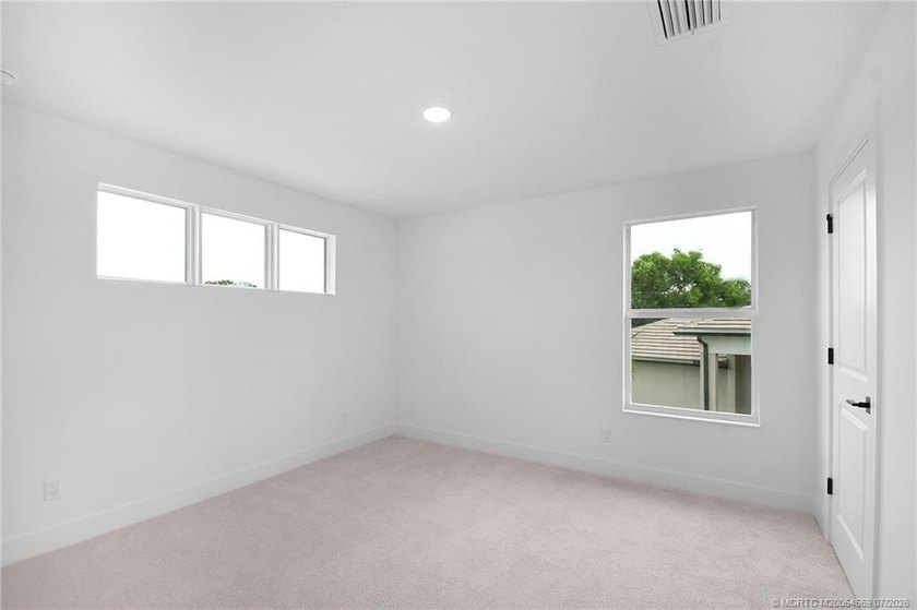 This 5 bedroom 3.5 bathroom home on an oversized lot is move-in - photo 30