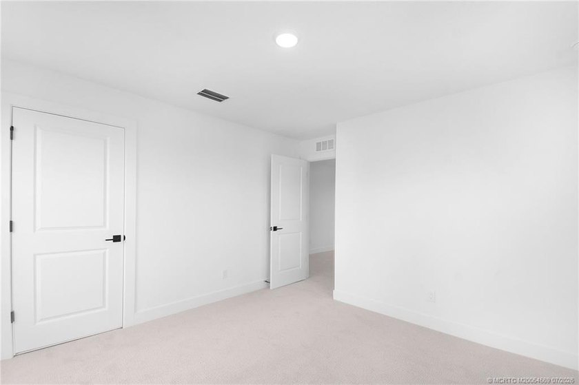 This 5 bedroom 3.5 bathroom home on an oversized lot is move-in - photo 31
