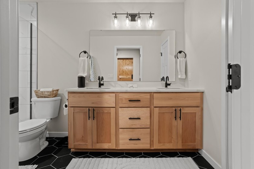 Welcome to this exceptional two-story home, perfectly situated - photo 31